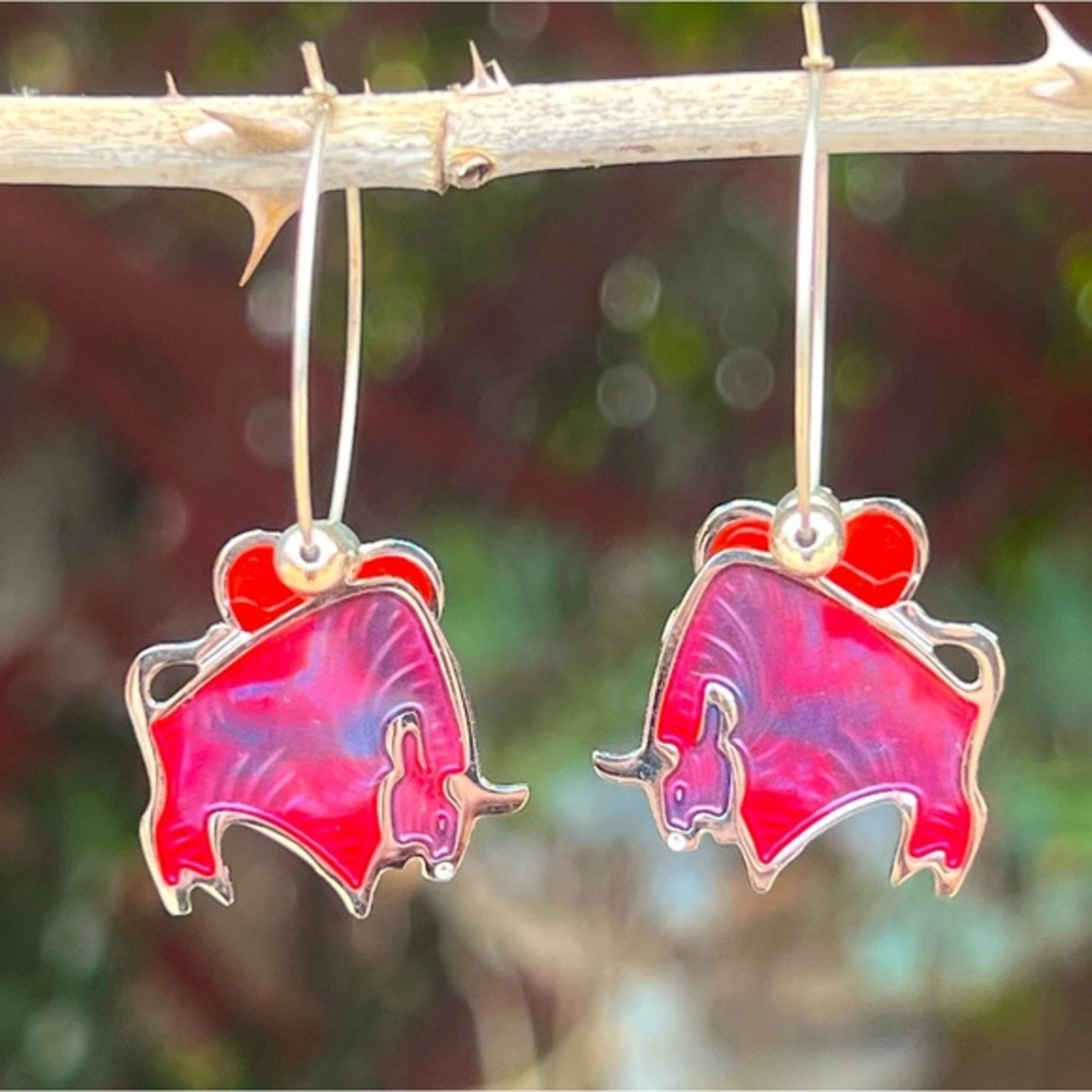 VINTAGE Bull articulated enamel hoop earrings